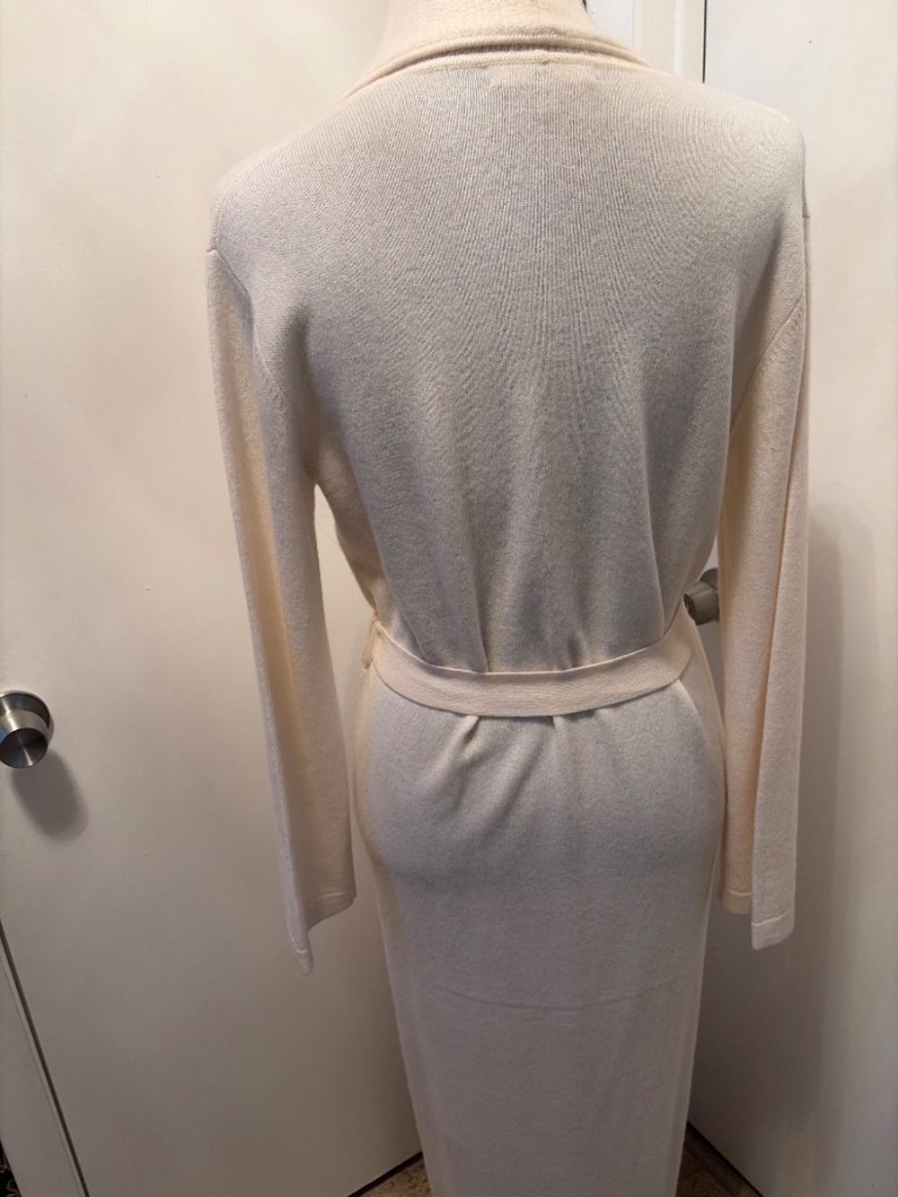 100% Cashmere Neiman Marcus Cream Belted Knit Robe - Picture 11 of 14